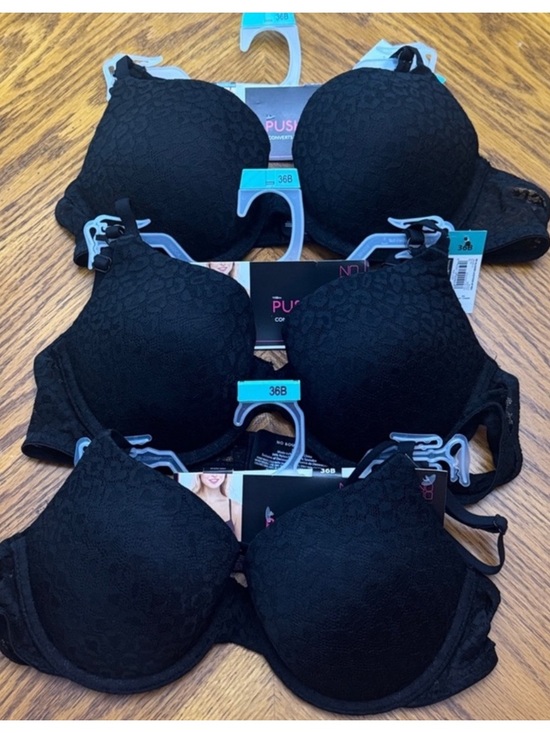 No Boundaries Other - Set of 3 /No Boundaries Women's
Black Lace Push Up Bras